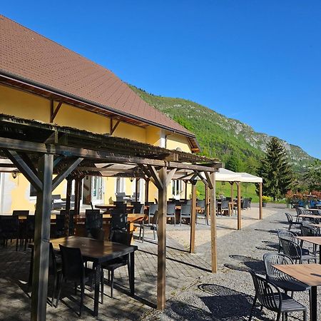 Auberge De Pontgibaud Lathuile 外观 照片